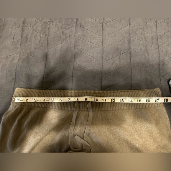 Banana Republic 100% cashmere joggers Size Large Taupe - Picture 6 of 6